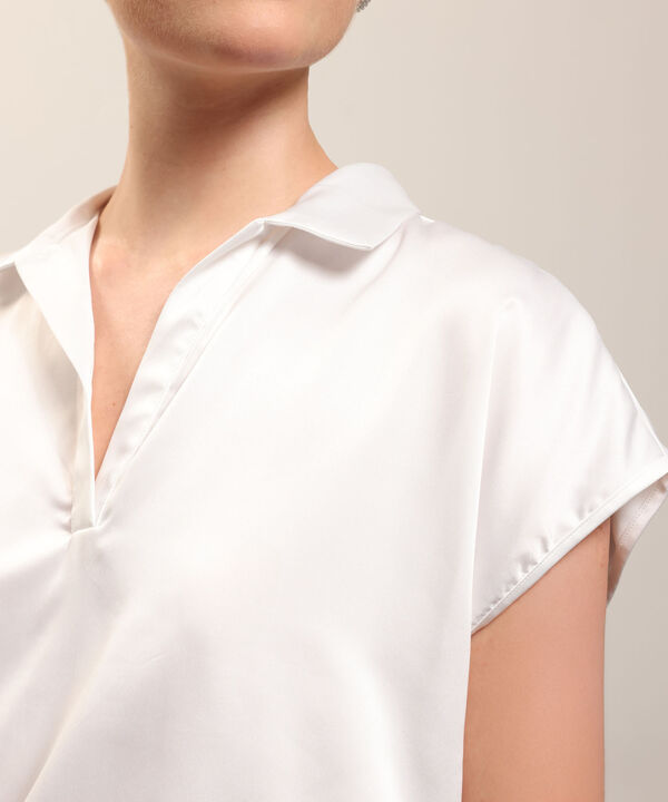 Blusa Satinada Escote en V