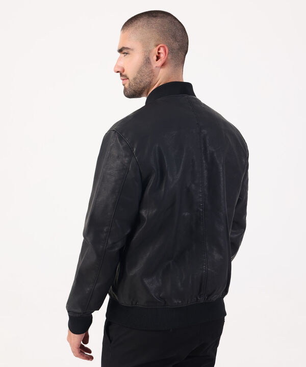 Chaqueta Bomber En Material Tipo Cuero