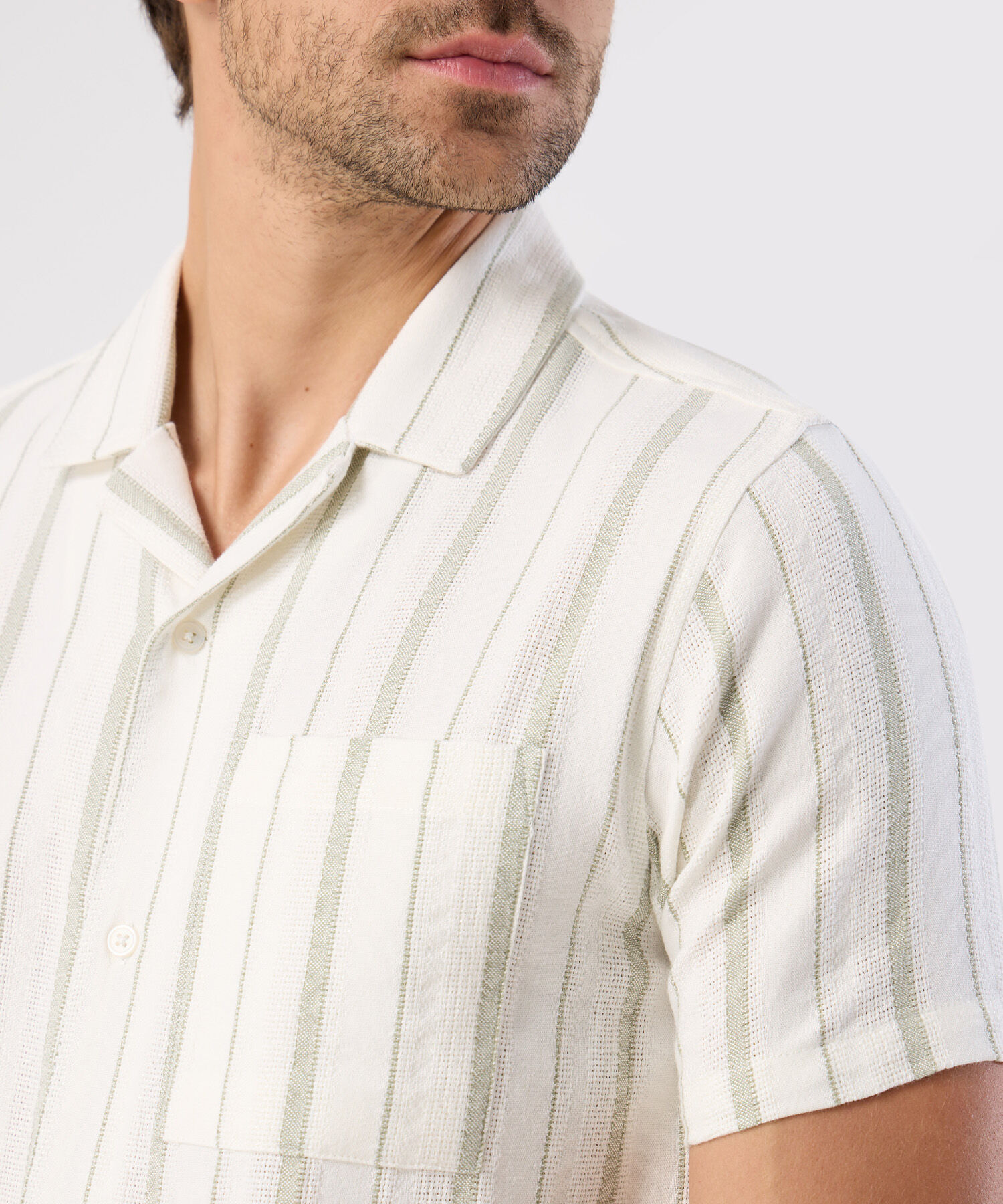 Camisa Resort Con Bolsillo De Hombre