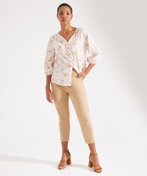 Pantalón Capri Con Bolsillos image number null