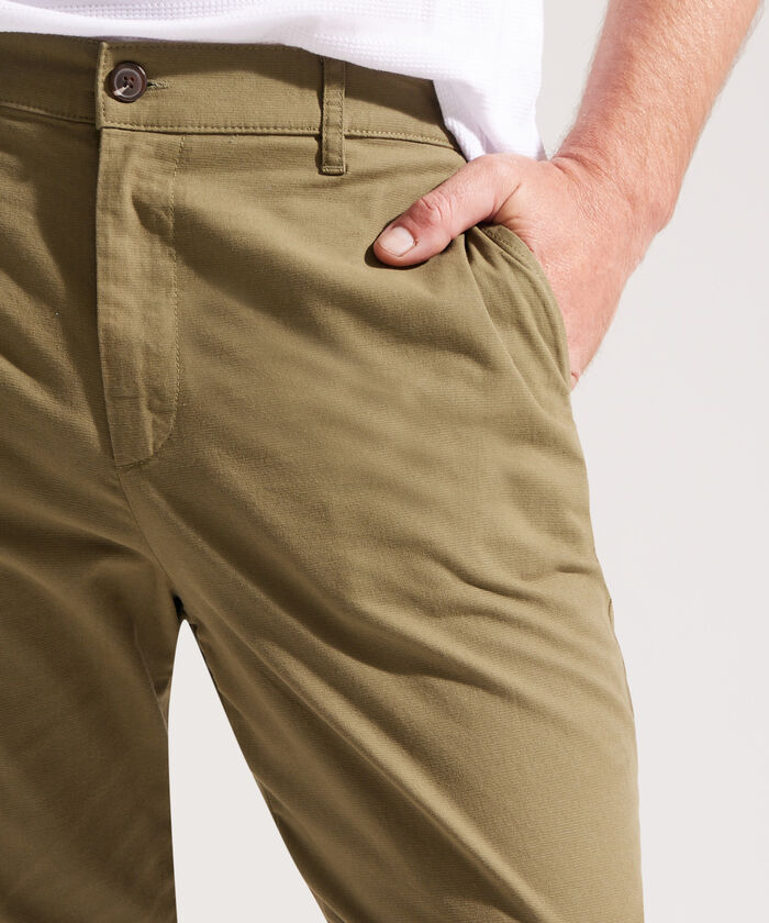 Pantalón Tipo Chino con Bolsillos