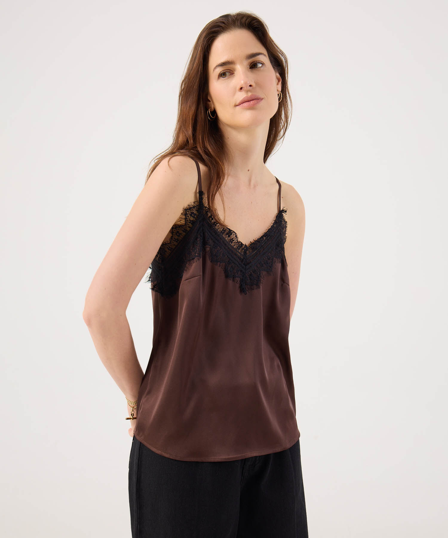 Top Lencero Con Detalle En Cuello