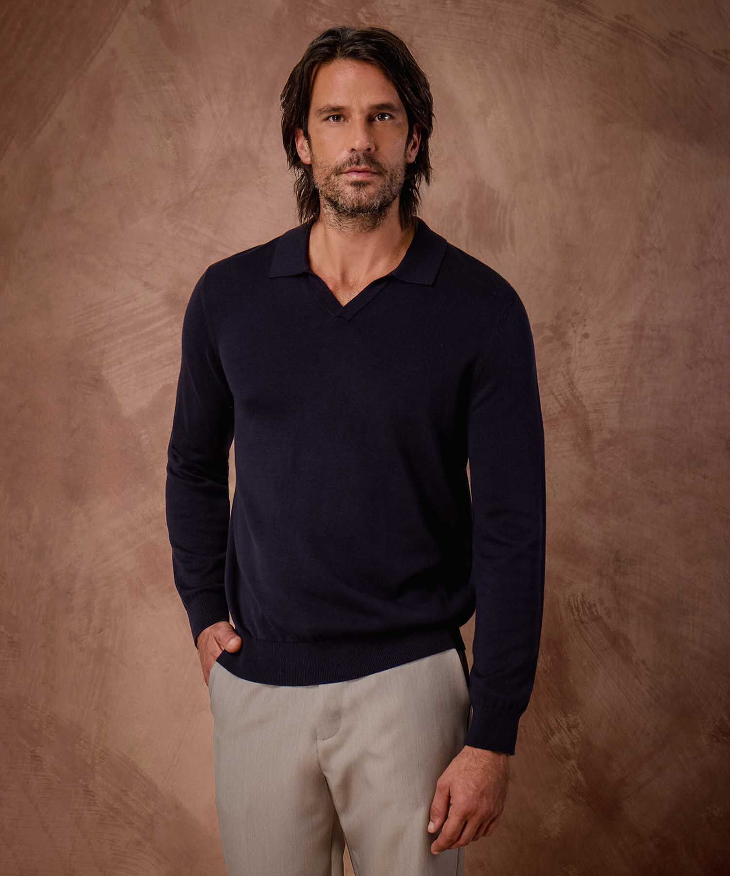 Polo de Tejido Fino con Cuello V Para Hombre