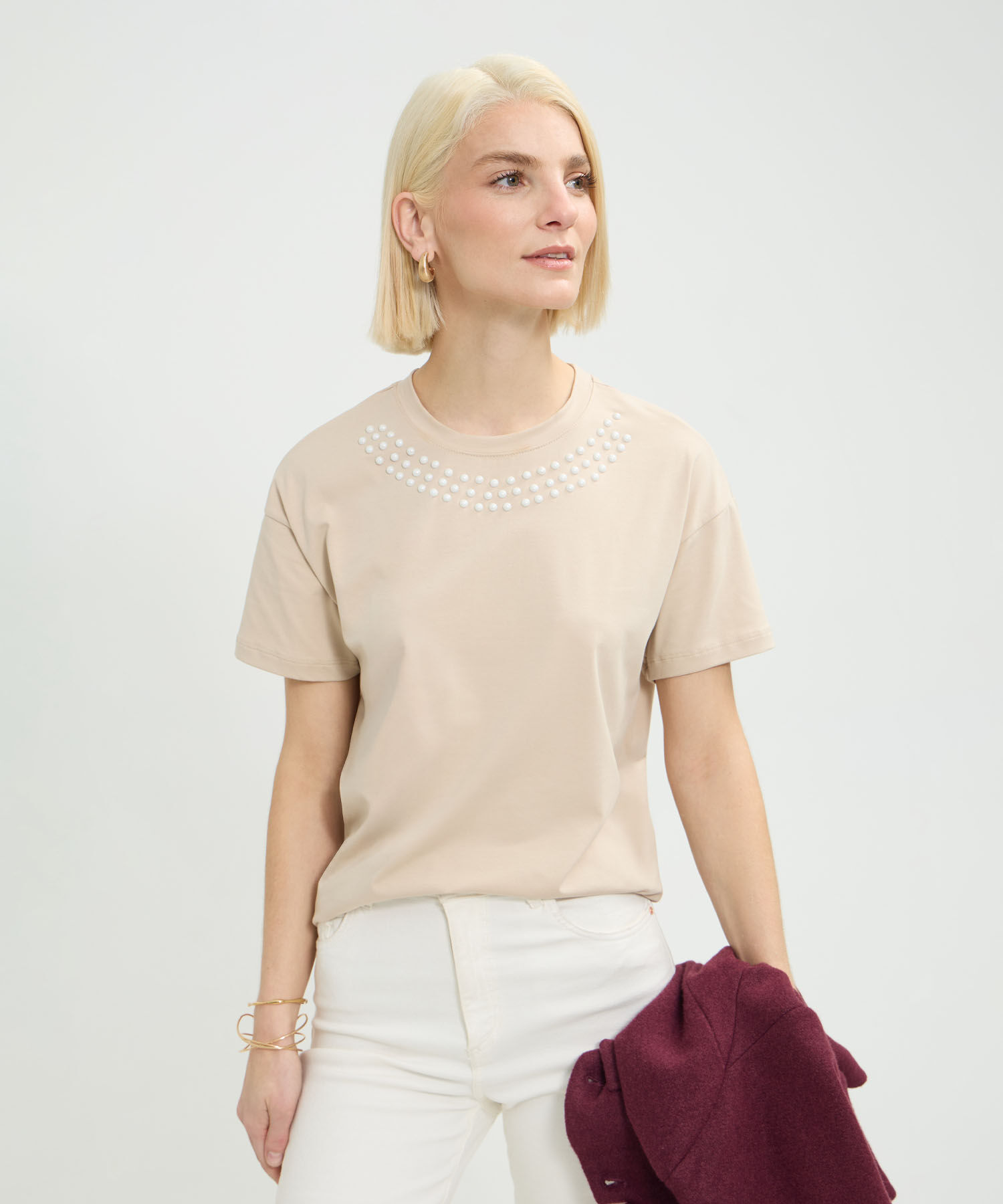 Camiseta Unicolor Con Cuello Perlado