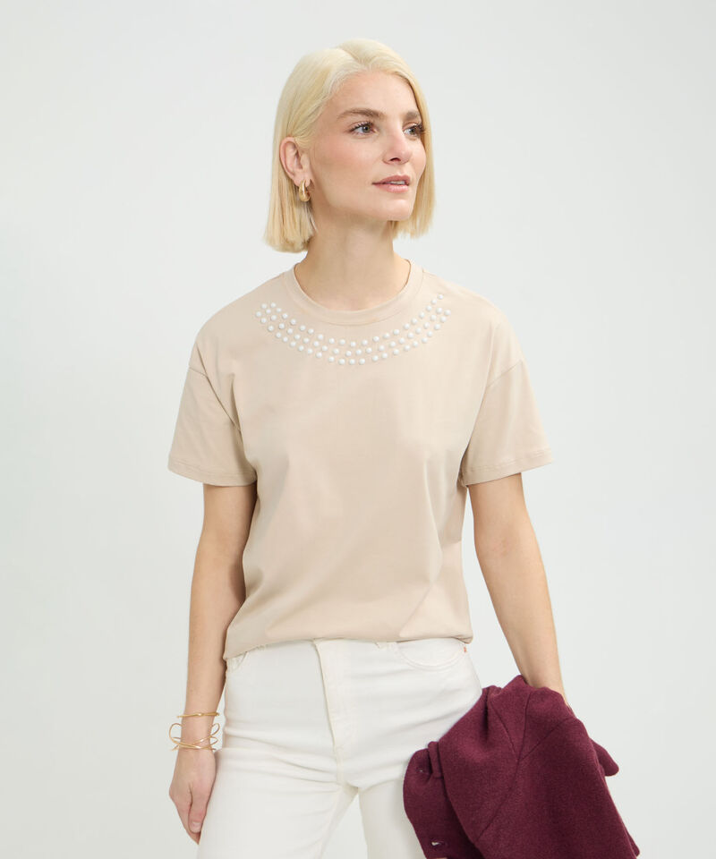 Camiseta Unicolor Con Cuello Perlado