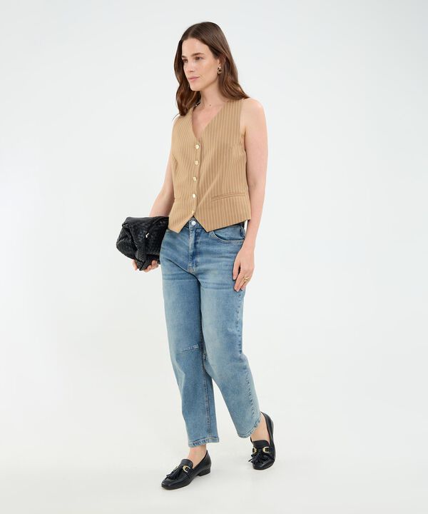 Chaleco estampado con botones martillados para mujer