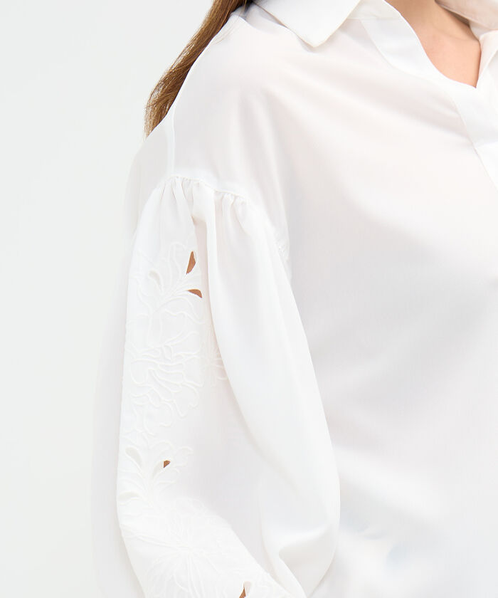 Blusa con Bordado en Mangas