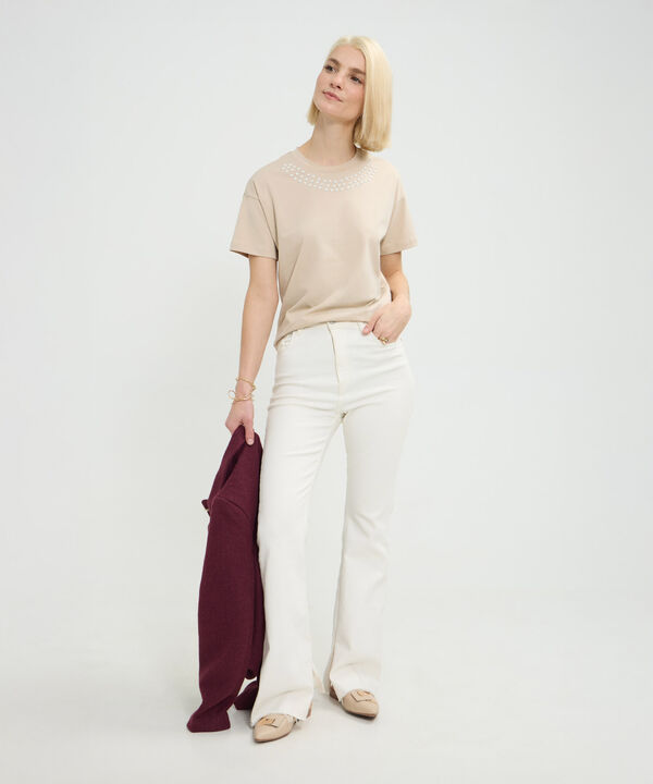 Camiseta Unicolor Con Cuello Perlado