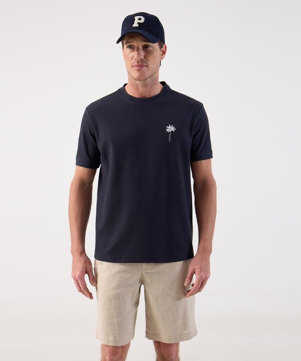 Camiseta Cl&aacute;sica con Detalle Bordado Para Hombre image number null