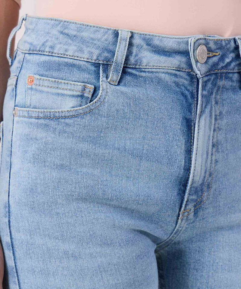 Jeans Slim Tono Azul Claro 