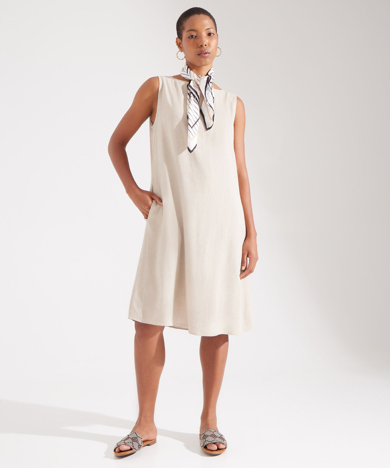 Vestido Corto Con Manga Sisa