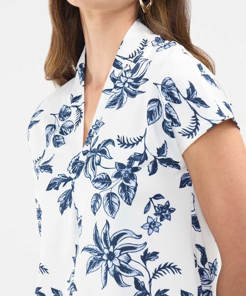 Camiseta Estampada Cuello en V image number null