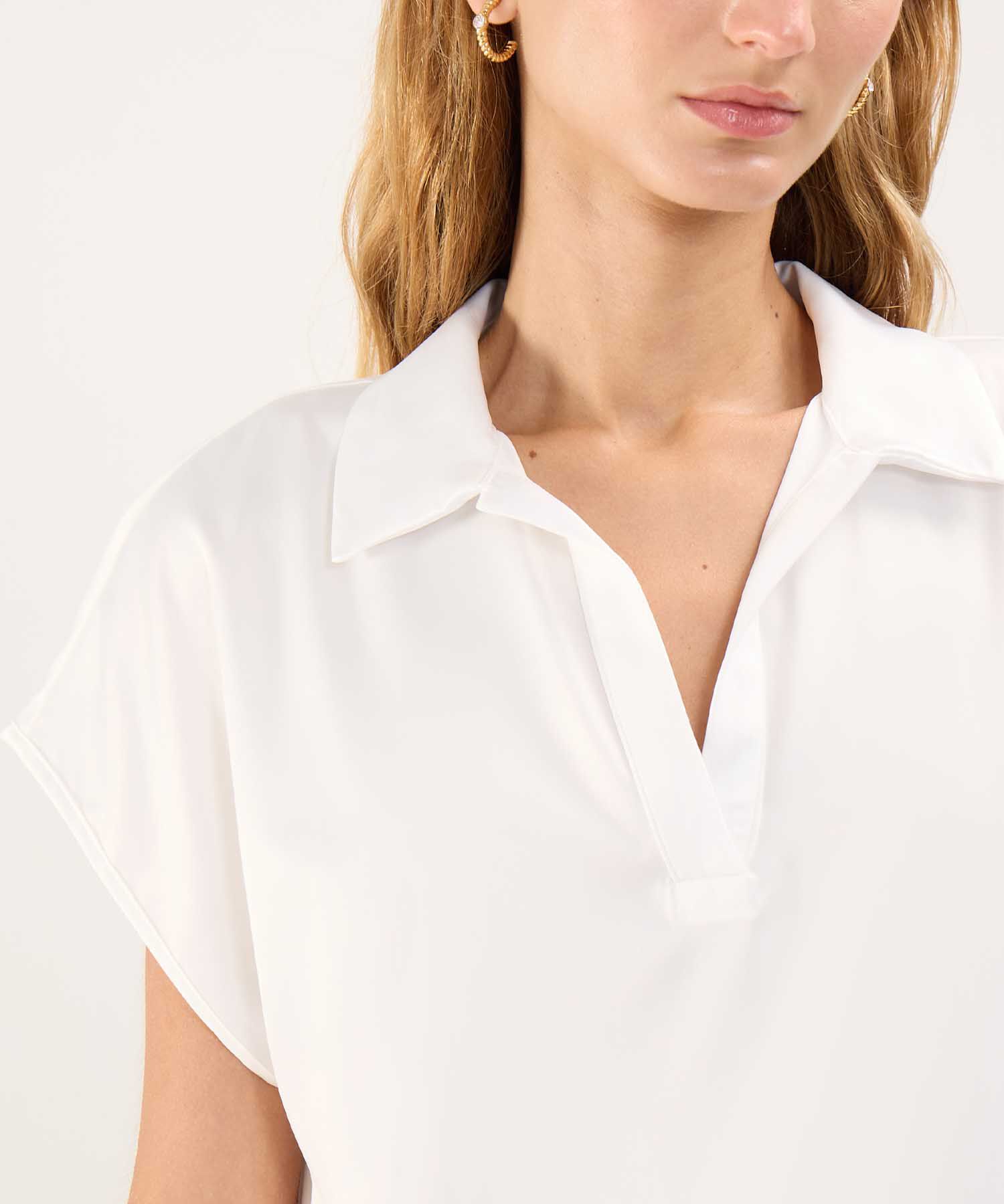 Blusa Satinada Escote en V