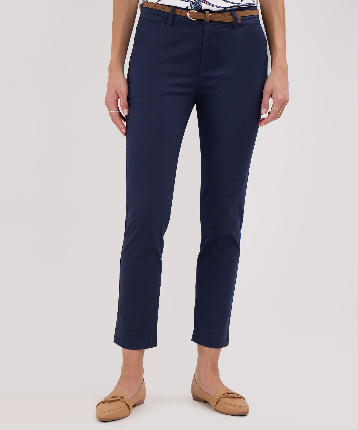 Pantalon Unicolor Chino Con Cinturon