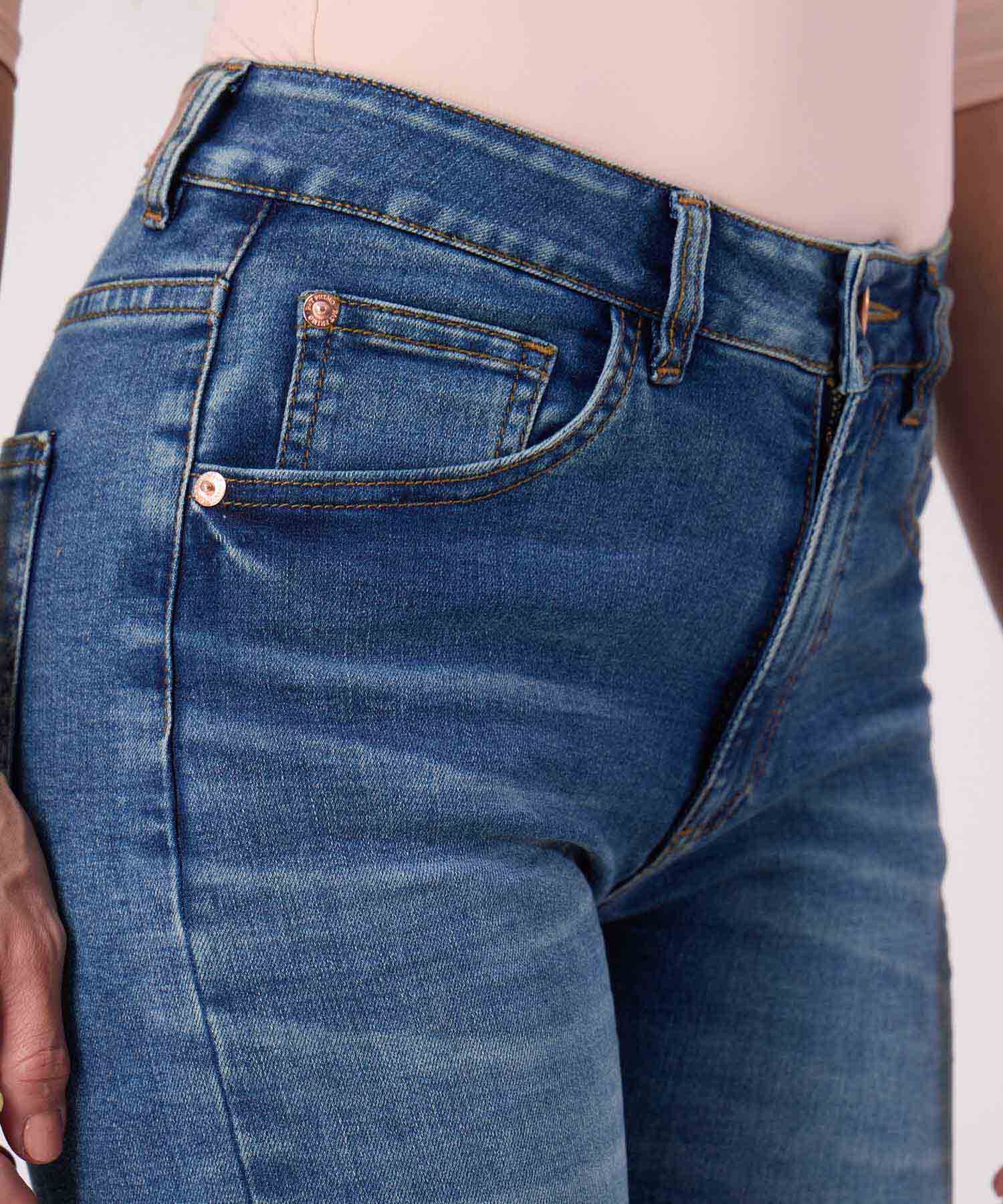 Jeans Slim Tono Azul Medio 