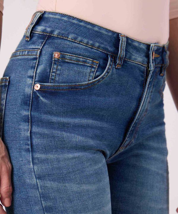 Jeans Slim Tono Azul Medio 
