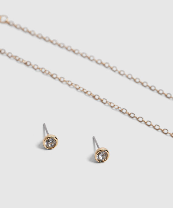 Set de accesorios dorados con perlas