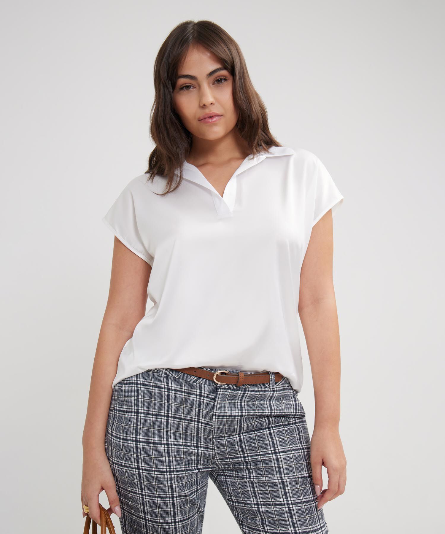 Blusa A Manga Corta Corrida Unicolor En Satin