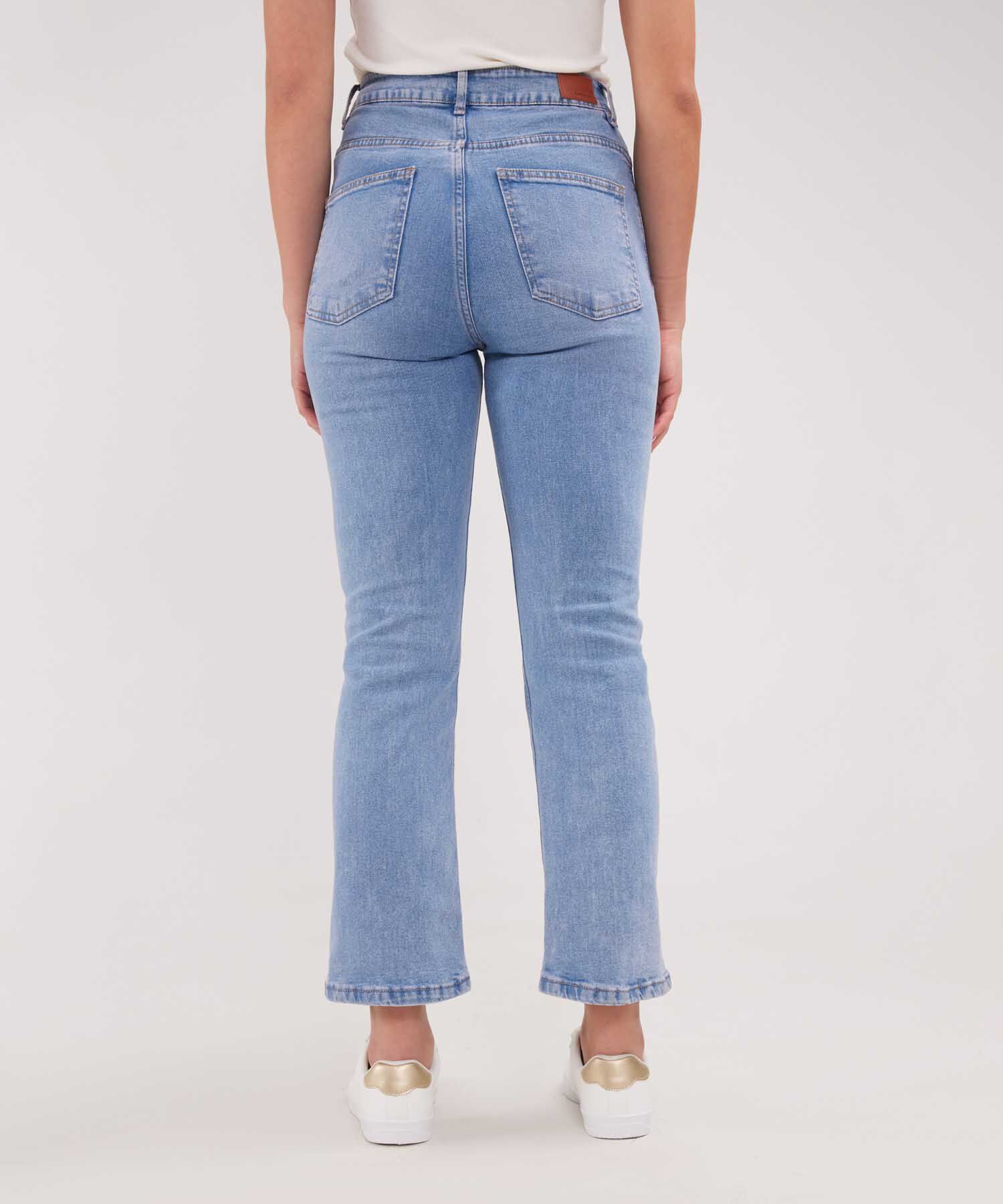 Jean Straight Crop Tono Azul Claro
