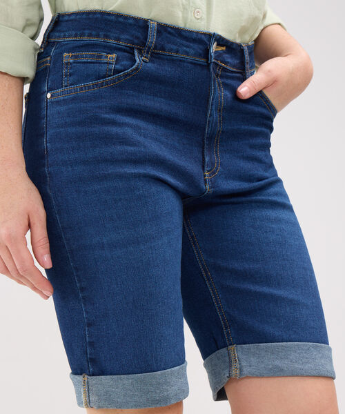 Bermuda Larga Con Roll Up Tono Azul Oscuro image number null