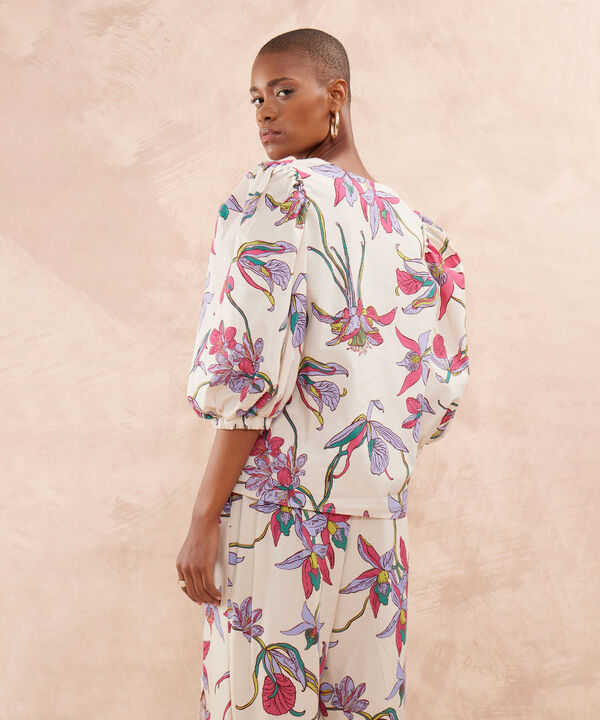 Blusa Manga Tres Cuartos Estampada, Con Cinturon Envolvente En Cintura.