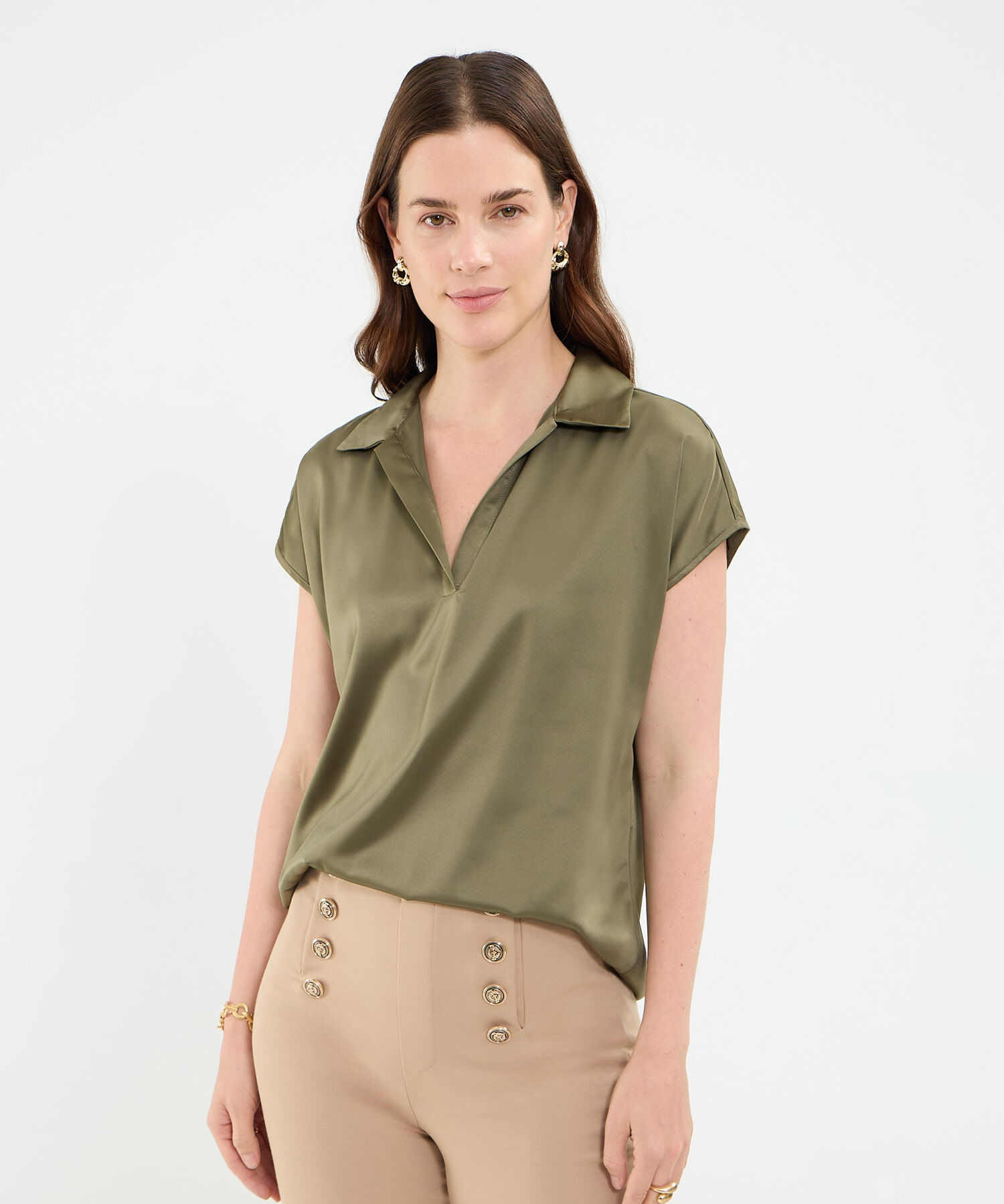 Blusa manga corta corrida unicolor en satin para mujer