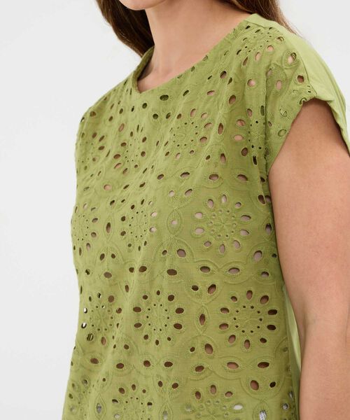 Blusa en Ojalillo Escote Redondo image number null