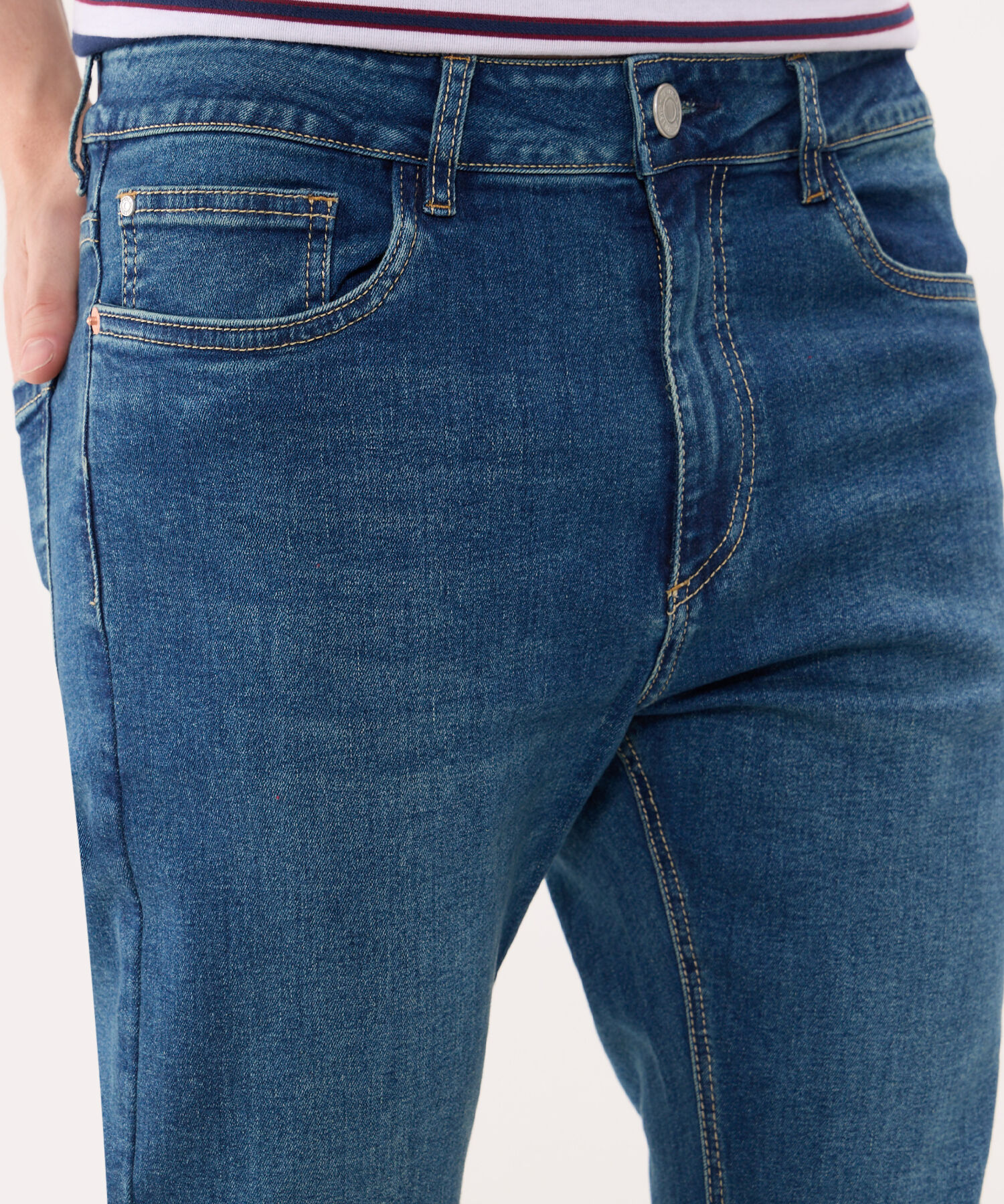 Jean Jean Masculino Slim Tono Azul Medio.