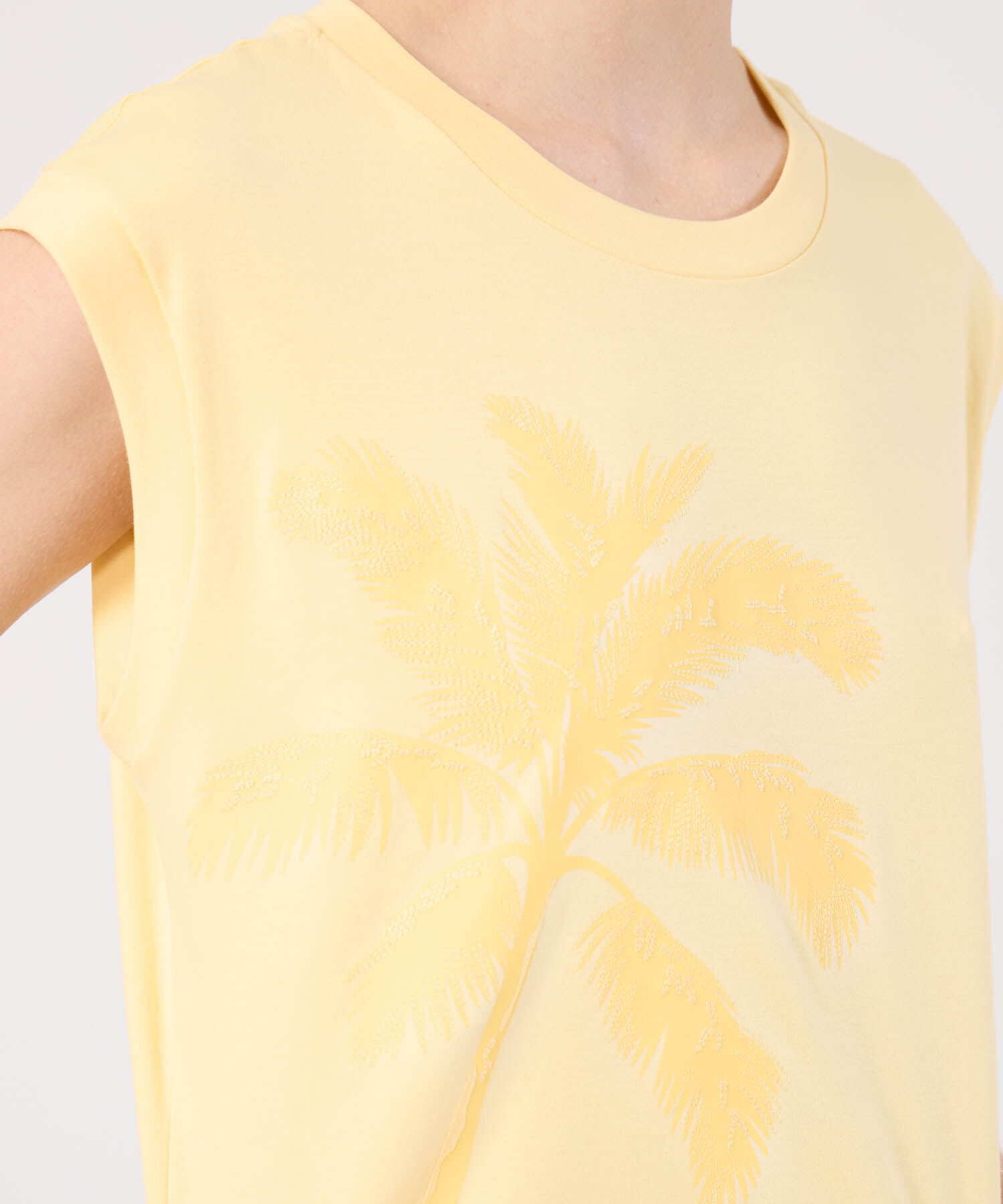 Camiseta Manga Sisa Con Bordado