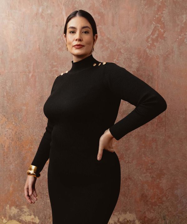 Vestido Unicolor Con Detalle En Hombros 