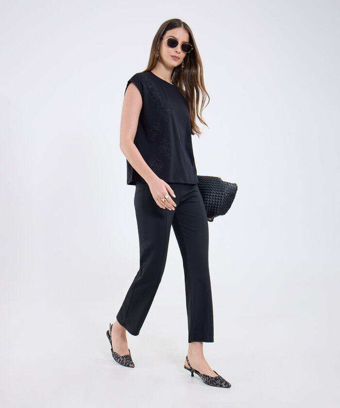 Camiseta Unicolor Con Bordado