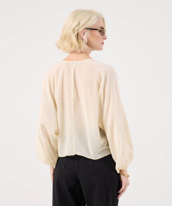 Blusa Unicolor Con Boleros En Frente