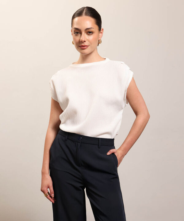 Camiseta unicolor texturizada  image number null