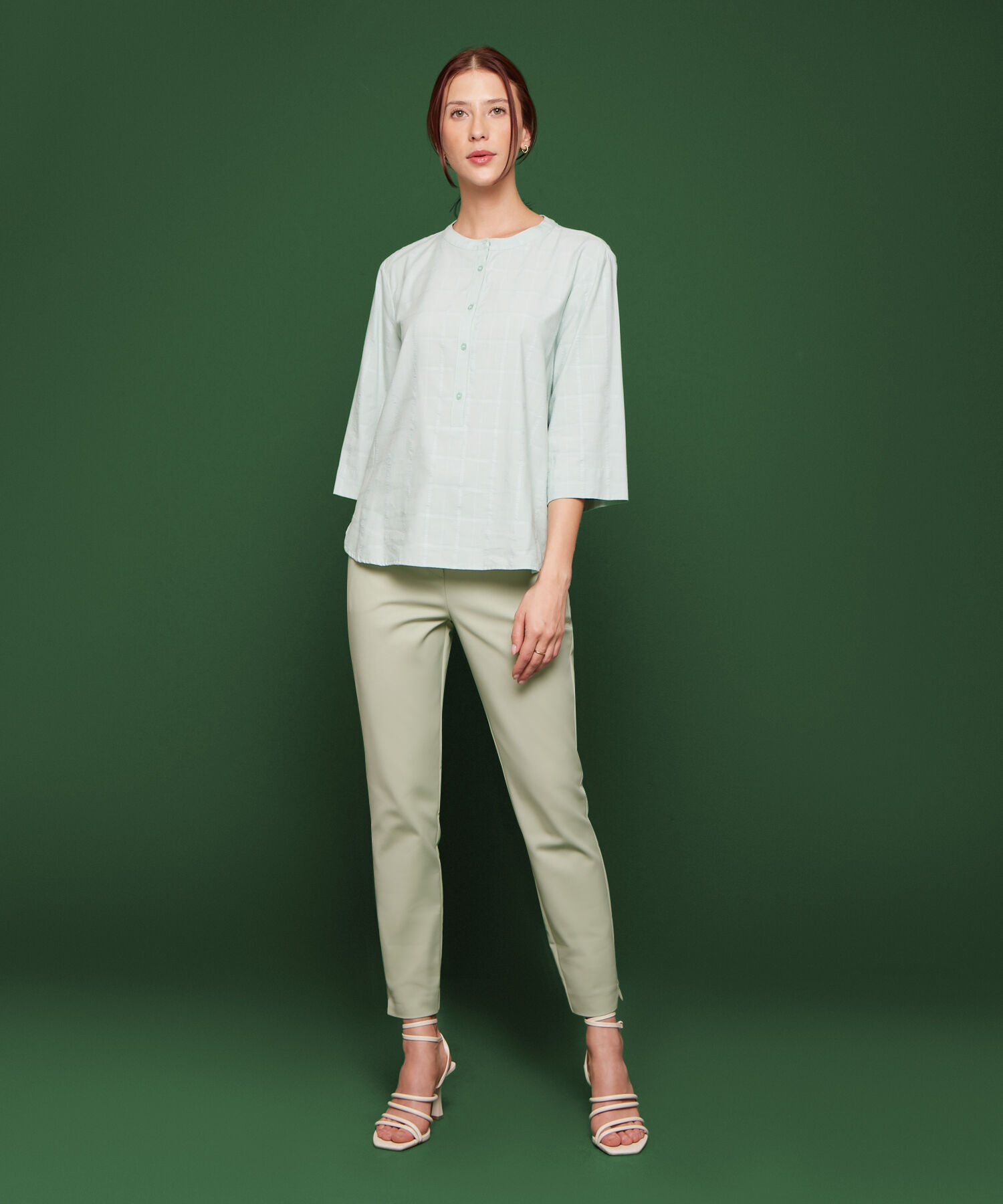 Pantal&oacute;n Cl&aacute;sico Unicolor