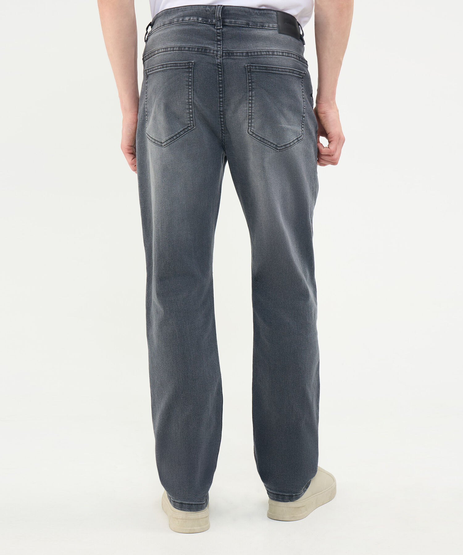 Jeans Regular Tono Negro