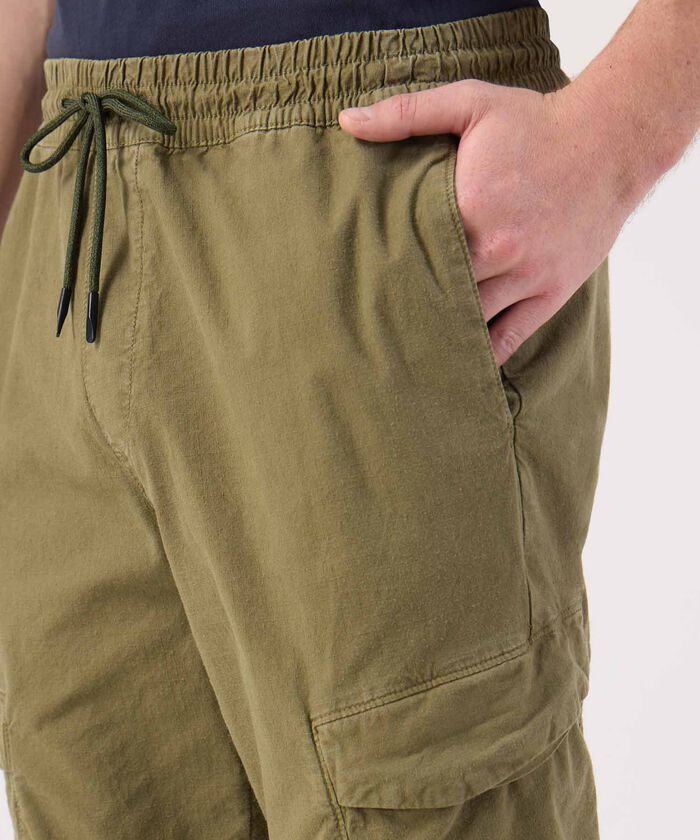 Jogger unicolor con cinta para ajustar 