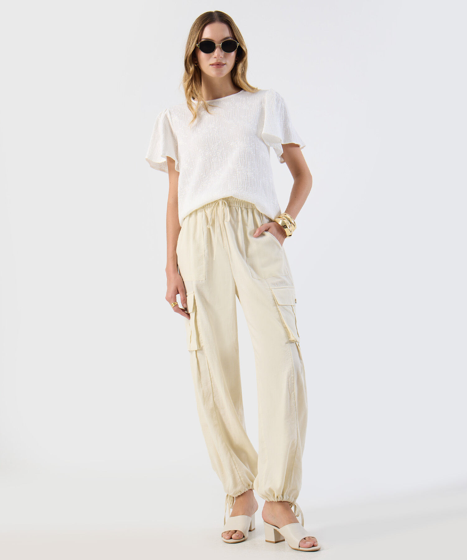 Blusa Mujer Texturizada Con Manga Corta Volante