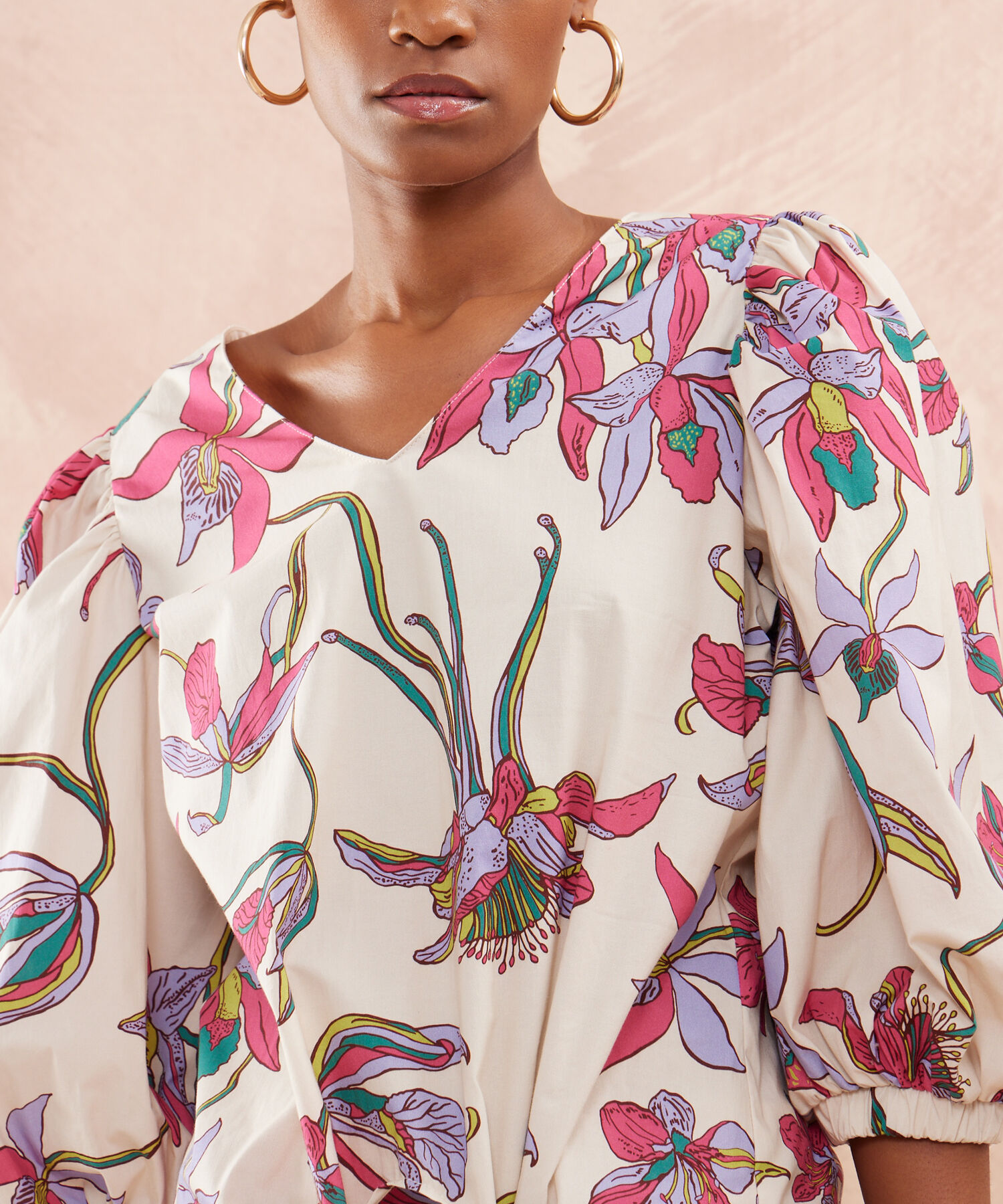 Blusa Manga Tres Cuartos Estampada, Con Cinturon Envolvente En Cintura.