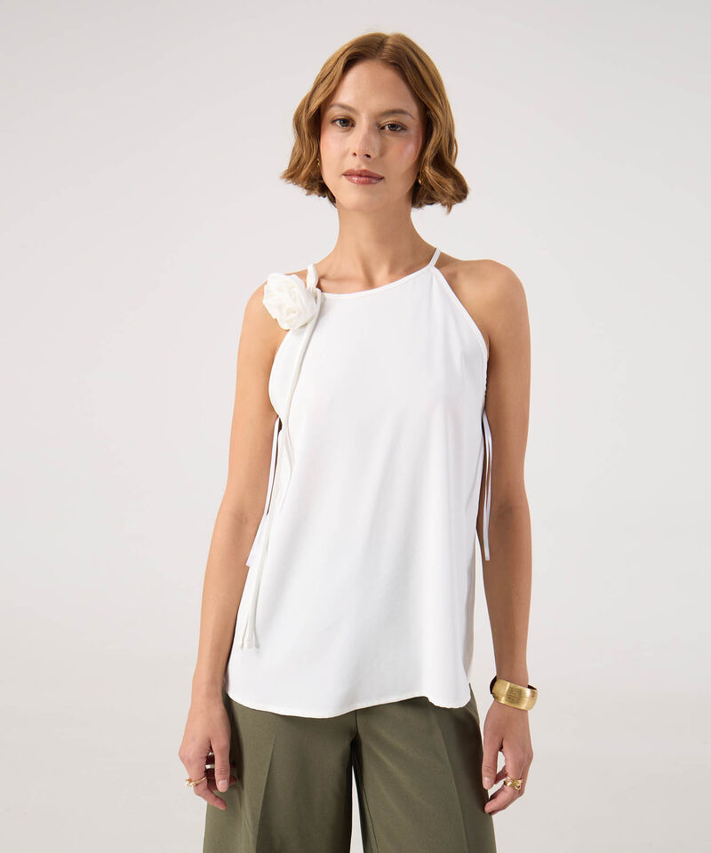 Blusa unicolor con detalle en hombro 