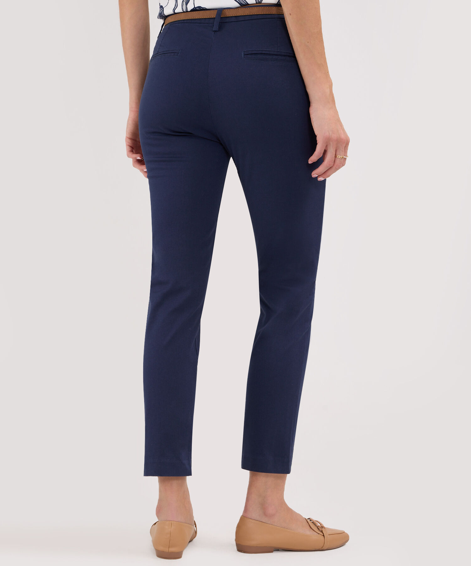 Pantalon Unicolor Chino Con Cinturon