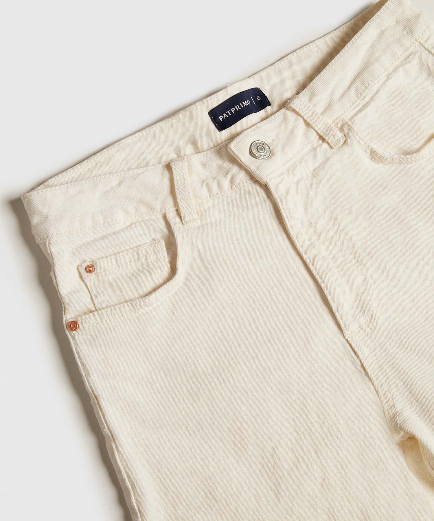 Jeans Flare Tono Blanco