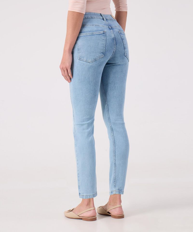 Jeans Slim Tono Azul Claro 