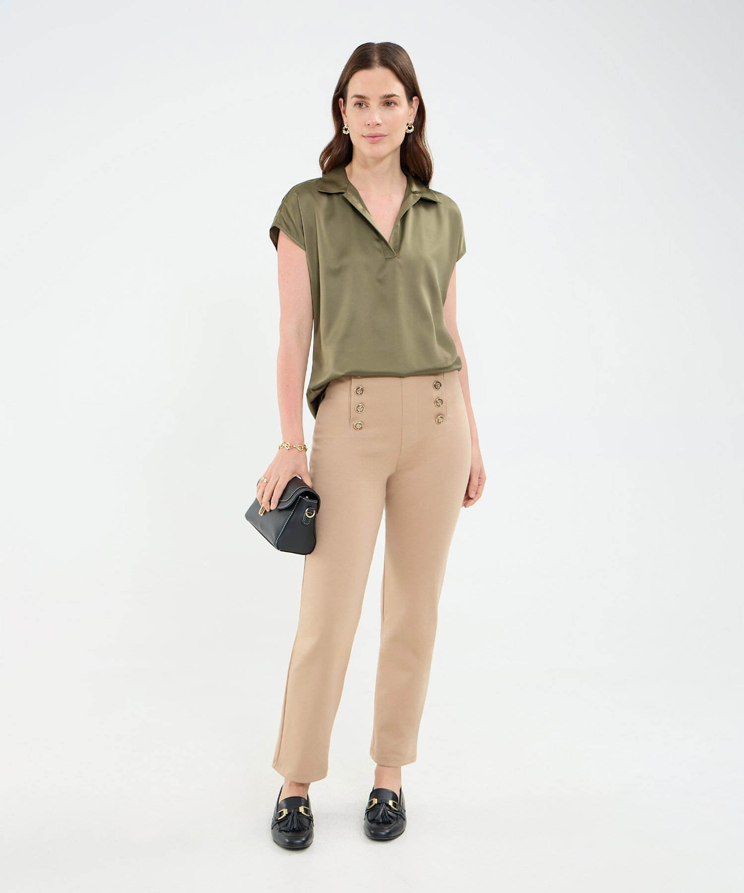 Blusa manga corta corrida unicolor en satin para mujer