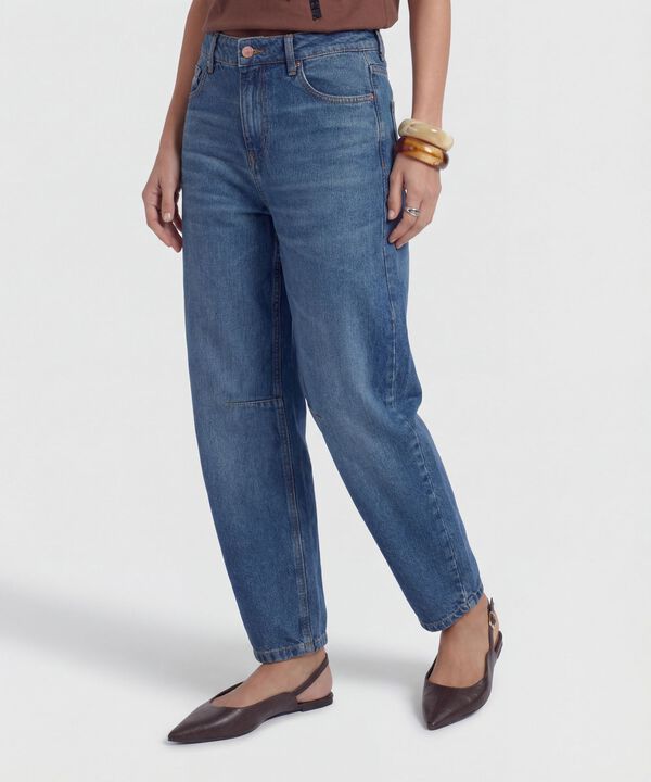 Jeans Mujer Barrel Fit con Pinzas image number null