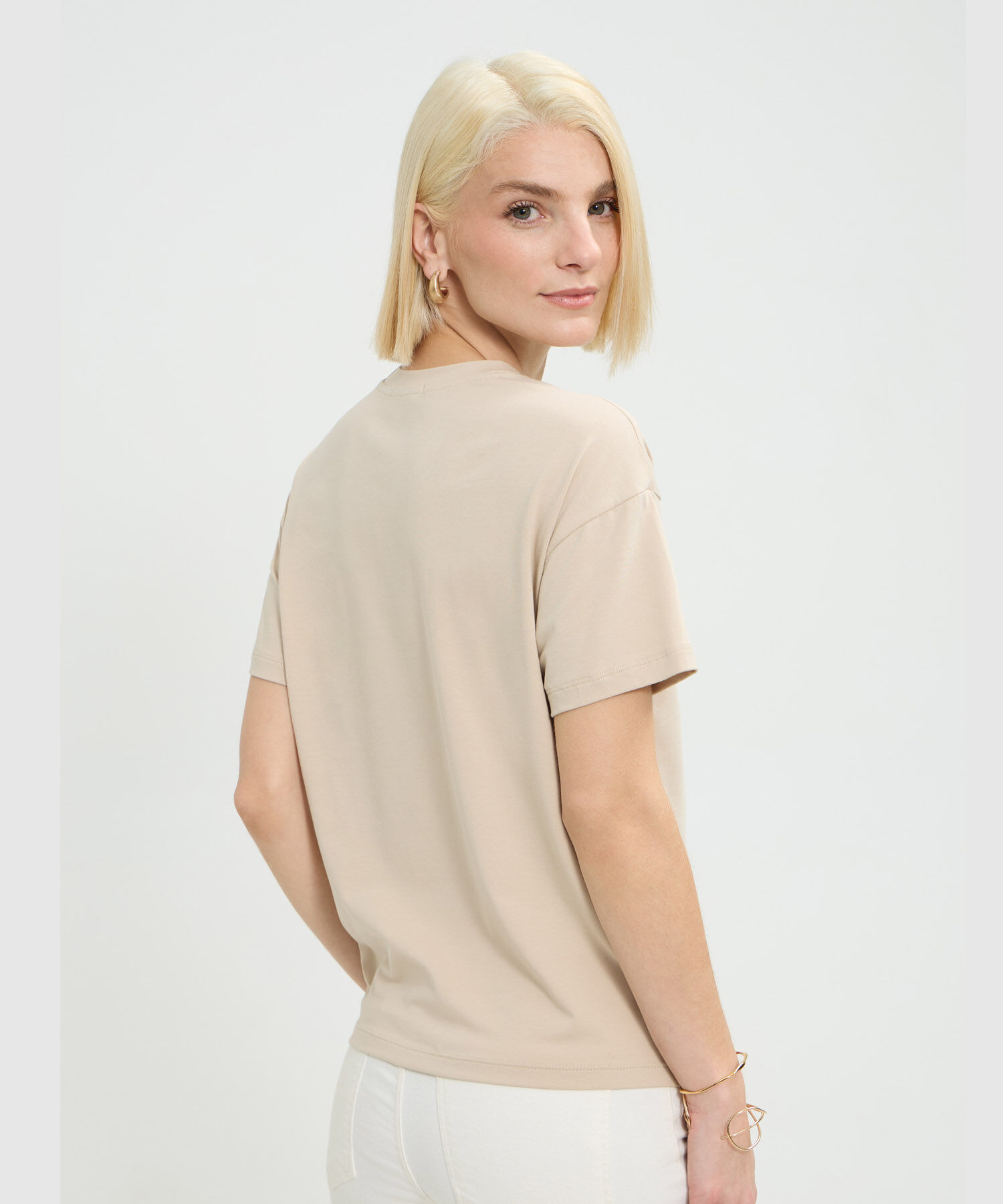 Camiseta Unicolor Con Cuello Perlado