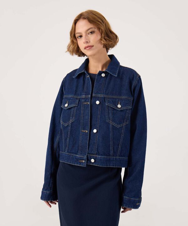 Chaqueta trucker en tono azul oscuro 