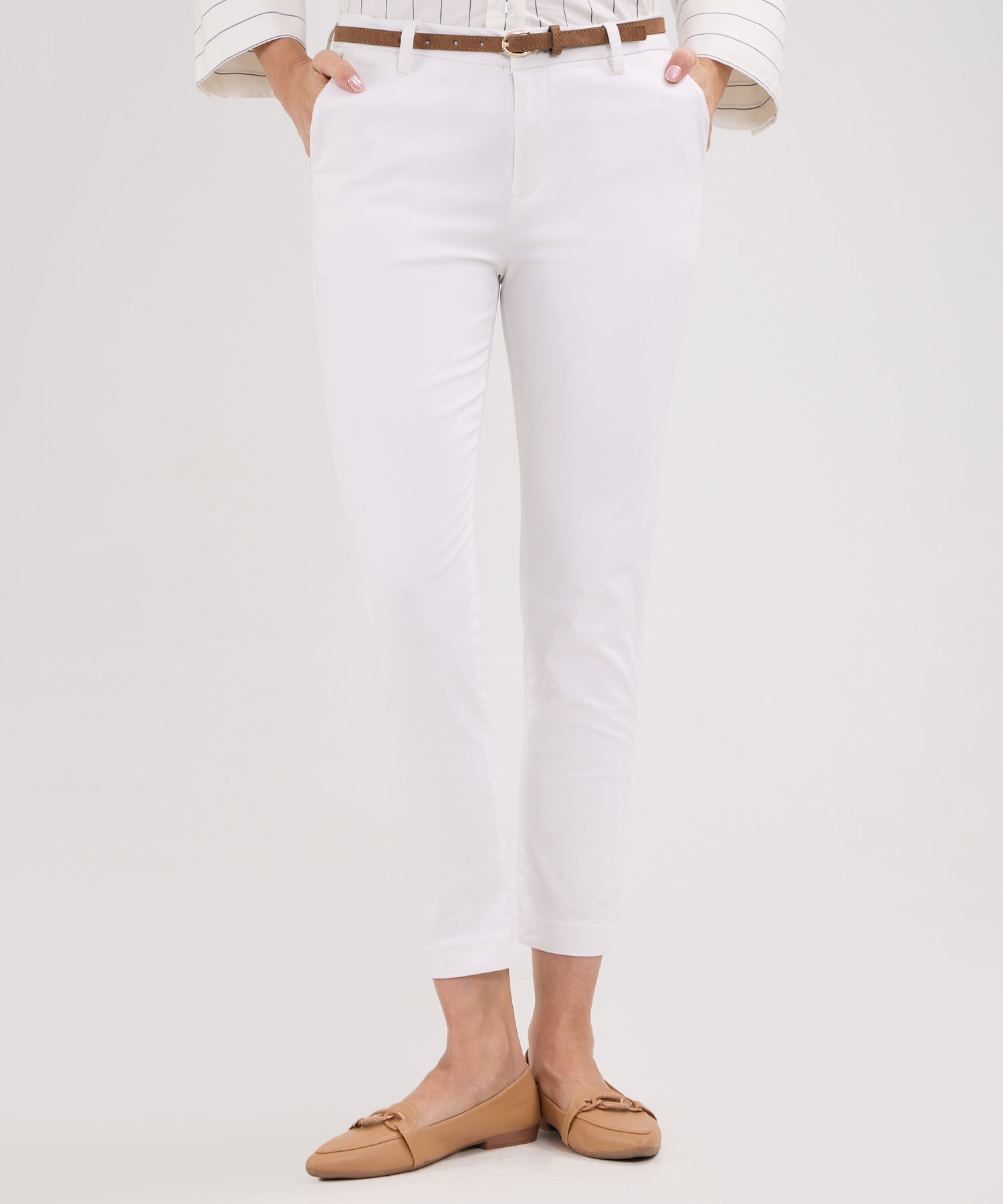 Pantalon Unicolor Chino Con Cinturon