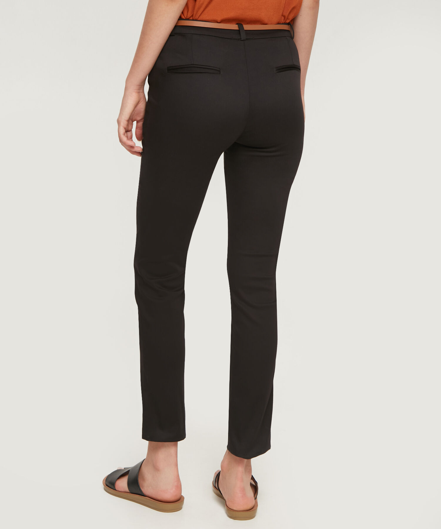 Pantalon Basico Bolsillos Diagonal