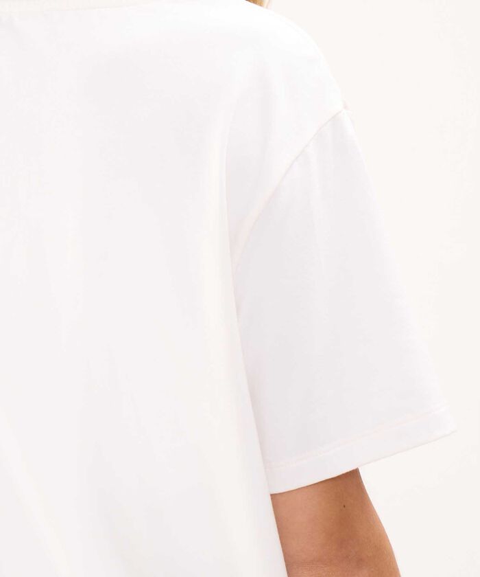 Camiseta con Broches