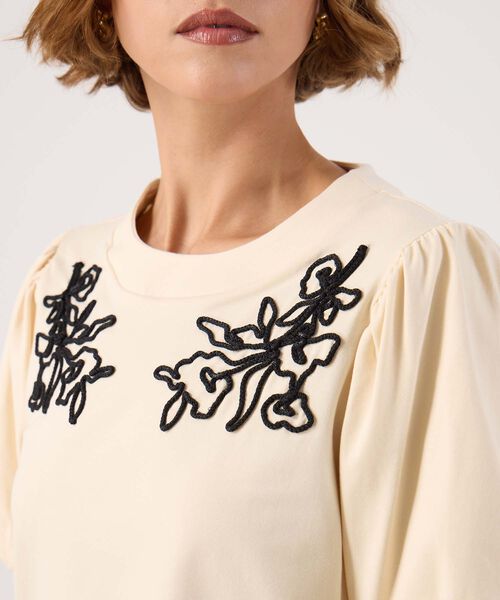 Camiseta unicolor bordada  image number null